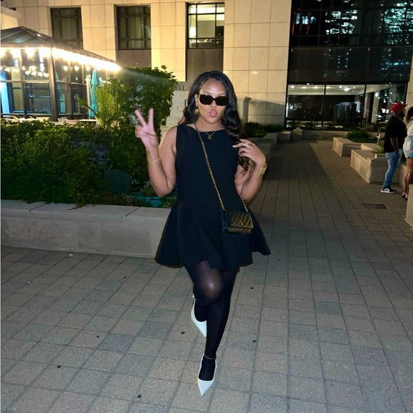 Meet your Posher, Chrissi - Picture 1 of 5